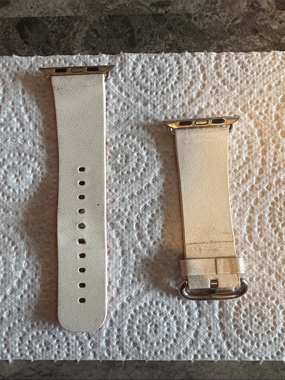 Luis Vuitton x Supreme Apple Watch band. Size 42mm